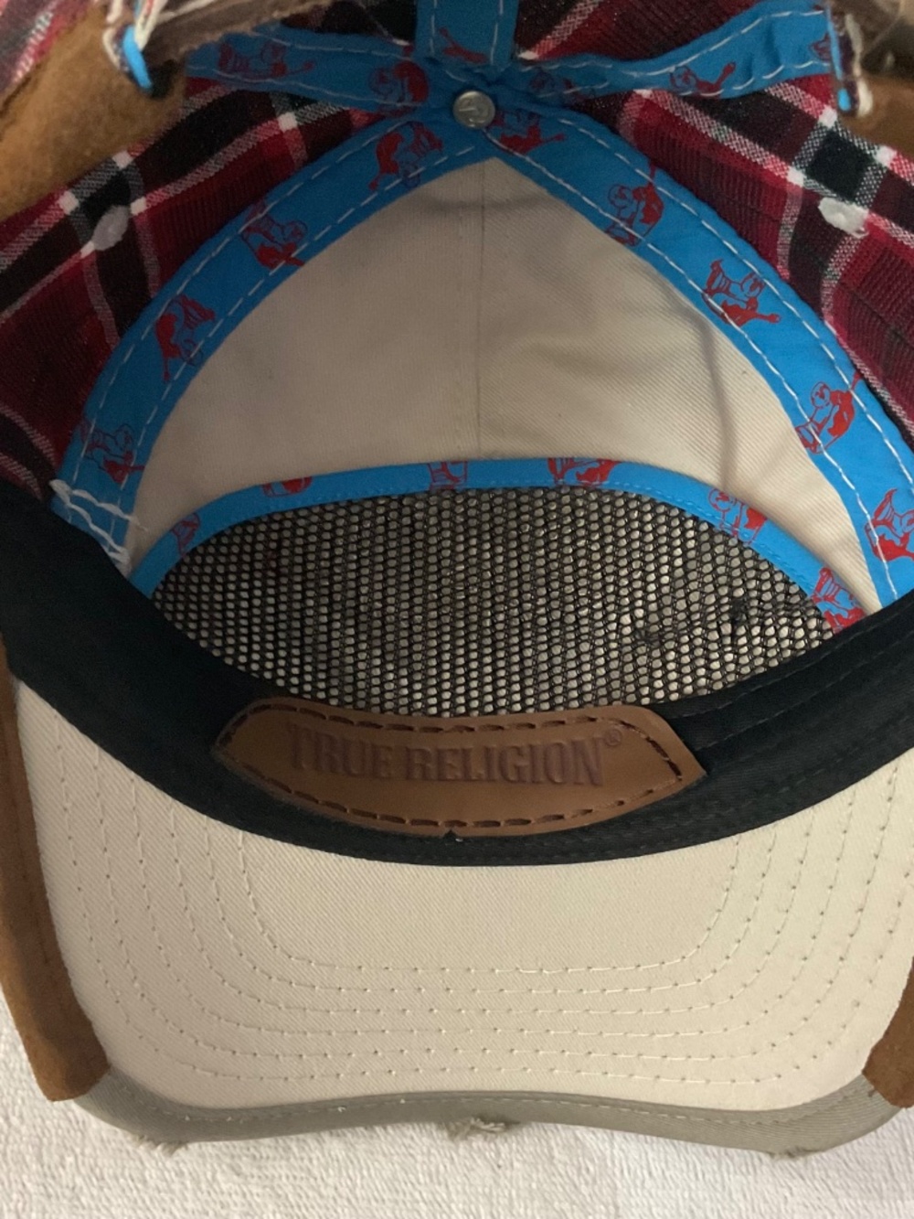 True religion Distressed Cap. - Picture 6 of 9